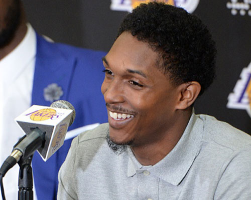 这套阵型就是为他们量身打造的（这套阵型正是为他们而生）