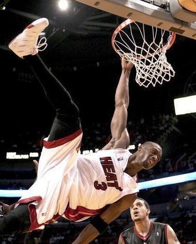 本菲卡2-0那不勒斯，里奥斯传射，巴雷罗破门（本菲卡2比0击败那不勒斯：里奥斯传射立功，巴雷罗建功）